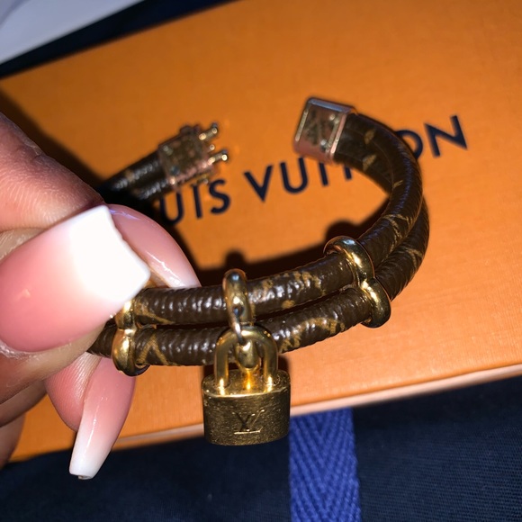 Louis Vuitton Lock it Twice Bracelet 17 - Picture 8 of 8